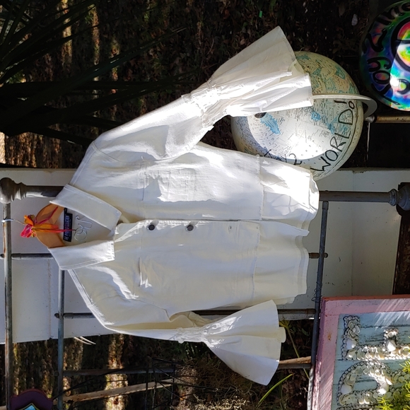 The Pyramid Collection Jackets & Blazers - The Pyramid Collection white jean jacket